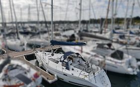 Location Unique : Le Bateau D'Antoine A Roscoff